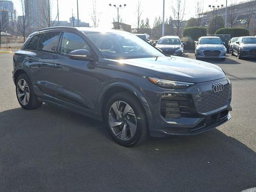 2025 Audi Q6 e-tron Premium Plus quattro