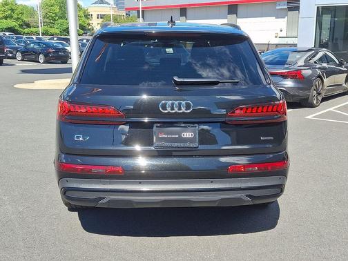 Mythos Black Metallic 2023 Audi Q7 45 Premium Plus