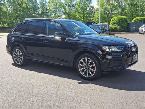 Mythos Black Metallic 2023 Audi Q7 45 Premium Plus