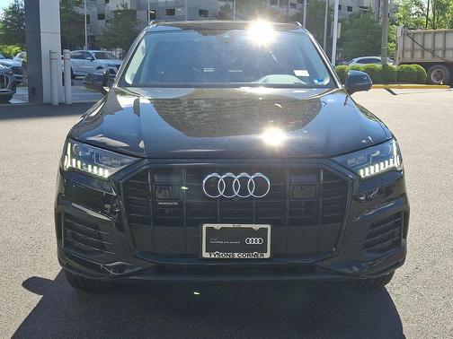 Mythos Black Metallic 2023 Audi Q7 45 Premium Plus