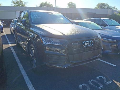 Mythos Black Metallic 2023 Audi Q7 45 Premium Plus