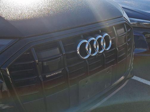 Mythos Black Metallic 2023 Audi Q7 45 Premium Plus