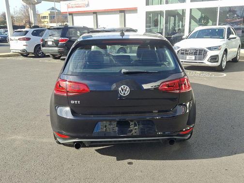 2016 Volkswagen Golf GTI 2.0T SE 4-Door