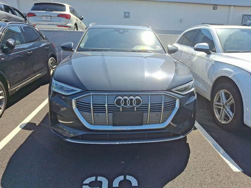 2019 Audi e-tron Premium Plus