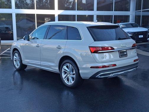 Vicuna Beige Metallic 2024 Audi Q7 45 Premium