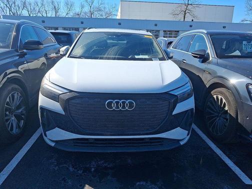 2024 Audi Q4 e-tron Premium Plus 55 quattro