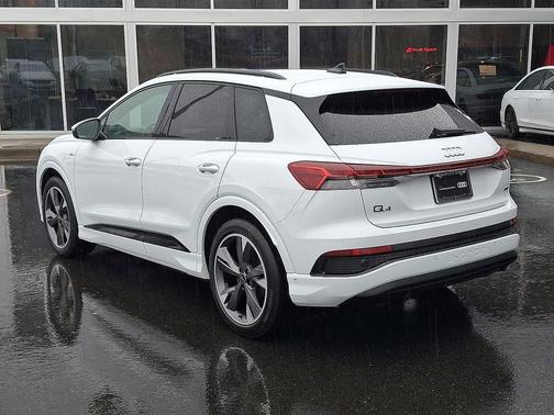 2024 Audi Q4 e-tron Premium Plus 55 quattro