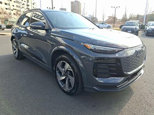 2025 Audi Q6 e-tron Premium Plus quattro