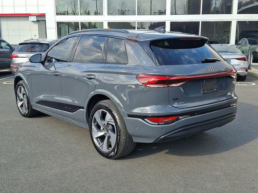 2025 Audi Q6 e-tron Premium Plus quattro