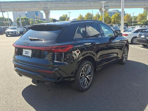 Mythos Black Metallic 2026 Audi Q5 Premium Plus TFSI quattro S tronic