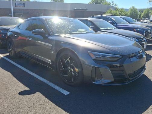 Daytona Gray Pearl Effect 2024 Audi RS e-tron GT quattro