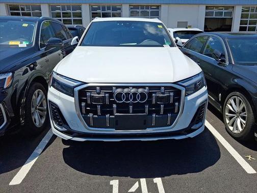 2025 Audi Q7 45 Premium