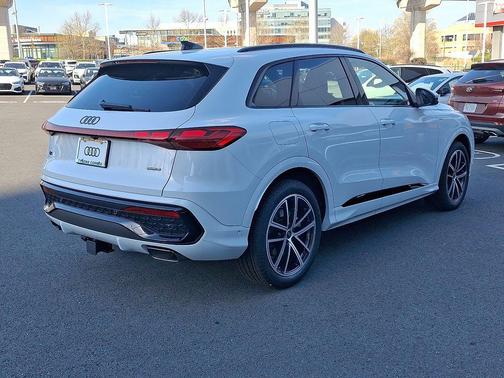 Glacier White Metallic 2026 Audi Q5 2.0T Technik