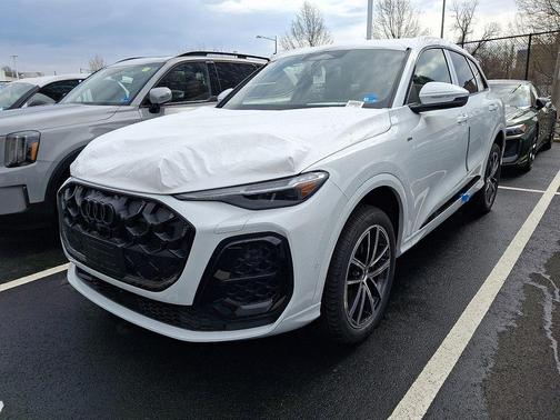 Glacier White Metallic 2026 Audi Q5 2.0T Technik