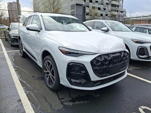 Glacier White Metallic 2026 Audi Q5 2.0T Technik