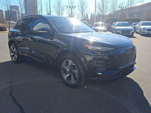 2025 Audi Q6 e-tron Premium Plus quattro