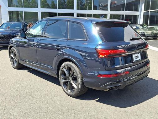 Waitomo Blue Metallic 2026 Audi Q7 55 Premium Plus