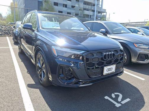 Waitomo Blue Metallic 2026 Audi Q7 55 Premium Plus