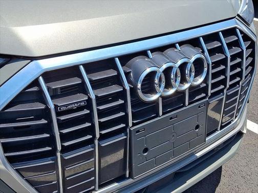 2022 Audi Q3 45 S line Premium