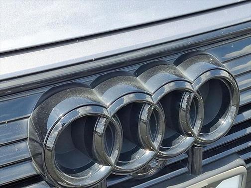 2022 Audi e-tron Premium Plus