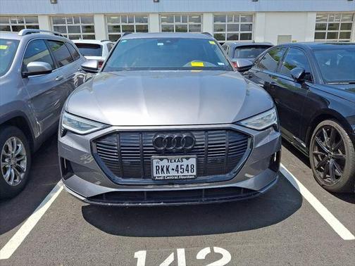 2022 Audi e-tron Premium Plus