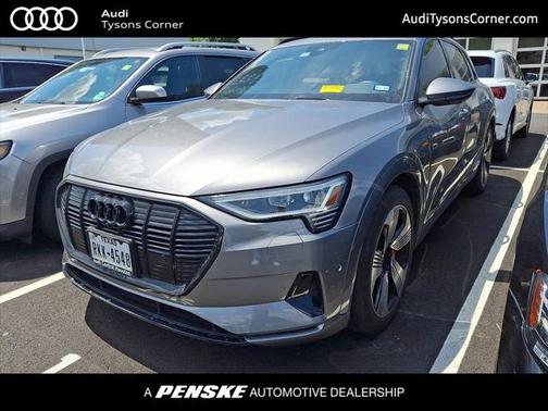 2022 Audi e-tron Premium Plus