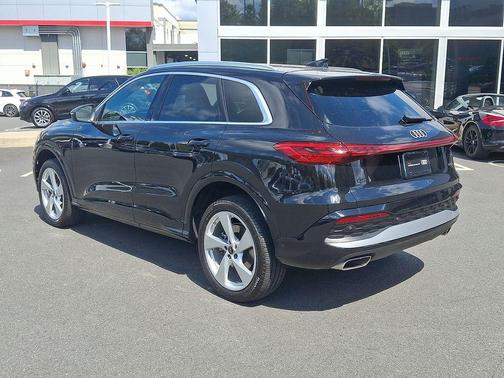 Mythos Black Metallic 2025 Audi Q5 Premium Plus TFSI quattro S tronic