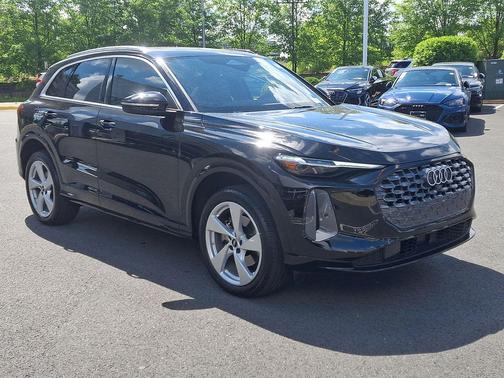 Mythos Black Metallic 2025 Audi Q5 Premium Plus TFSI quattro S tronic