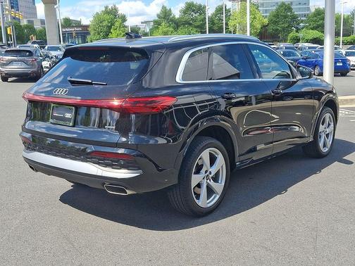 Mythos Black Metallic 2025 Audi Q5 Premium Plus TFSI quattro S tronic