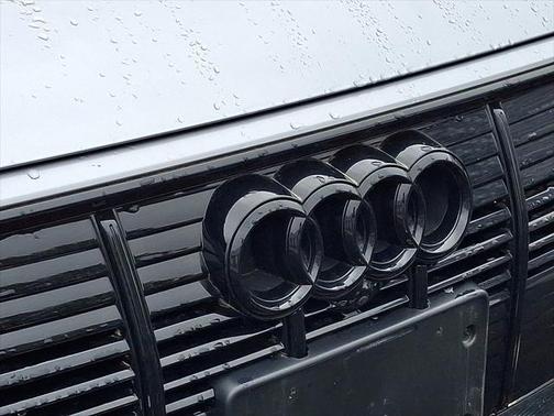 2022 Audi e-tron Premium Plus