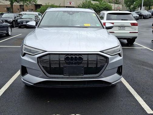 2022 Audi e-tron Premium Plus