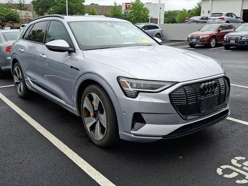 2022 Audi e-tron Premium Plus