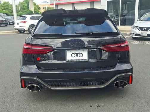 Sebring Black Crystal Effect 2022 Audi RS 6 Avant 4.0T