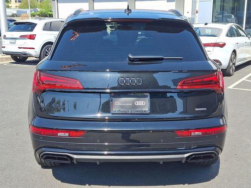 Mythos Black Metallic 2023 Audi Q5 55 S line Premium Plus