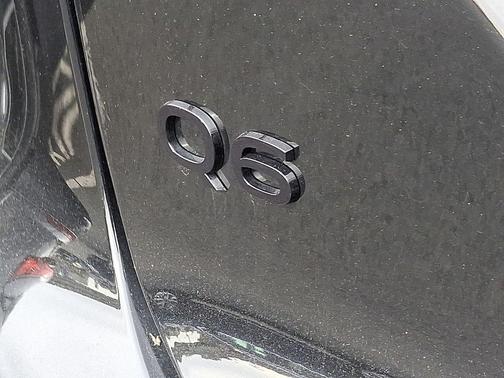 2025 Audi Q6 e-tron Premium Plus quattro