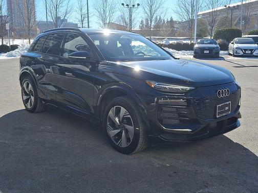 2025 Audi Q6 e-tron Premium Plus quattro