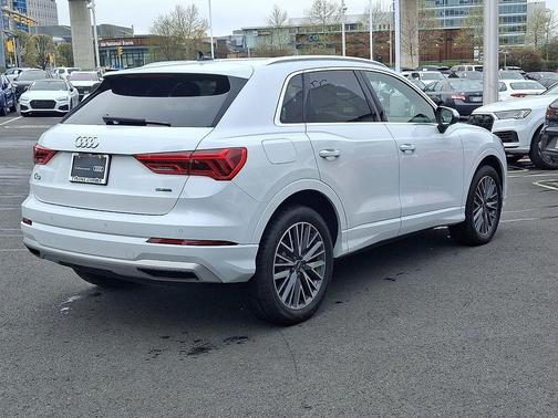Glacier White Metallic 2022 Audi Q3 40 Premium