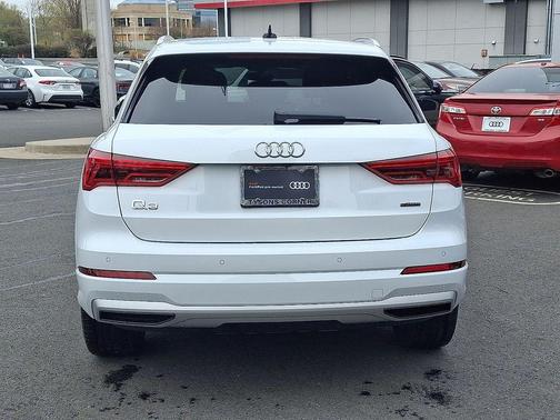 Glacier White Metallic 2022 Audi Q3 40 Premium
