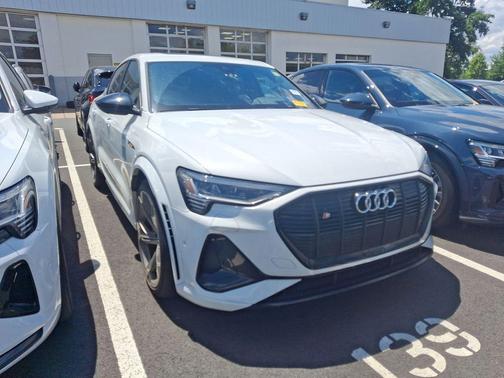 Glacier White Metallic 2023 Audi e-tron S Sportback Prestige quattro