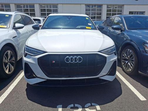 Glacier White Metallic 2023 Audi e-tron S Sportback Prestige quattro