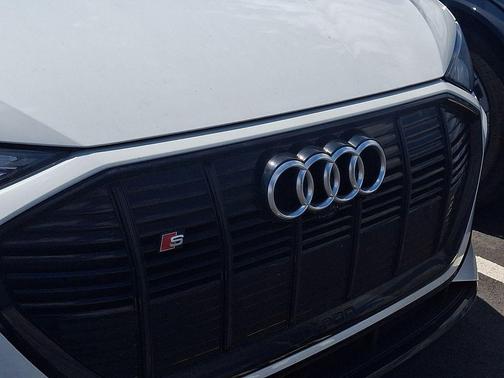 Glacier White Metallic 2023 Audi e-tron S Sportback Prestige quattro