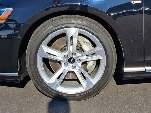 2025 Audi A8 L 55 TFSI quattro Tiptronic