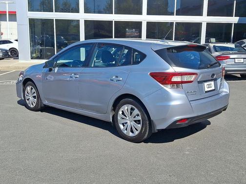 Ice Silver Metallic 2017 Subaru Impreza 2.0i