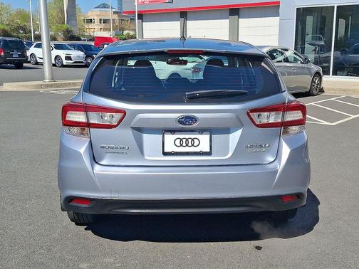 Ice Silver Metallic 2017 Subaru Impreza 2.0i