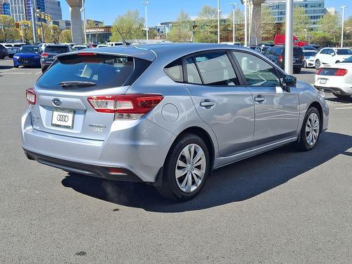 Ice Silver Metallic 2017 Subaru Impreza 2.0i