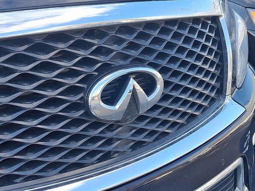 2017 INFINITI QX80 Base