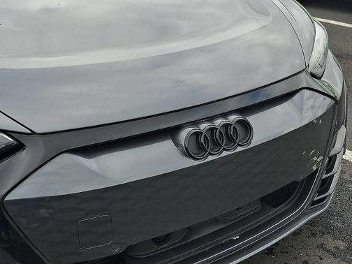 Daytona Gray Pearl Effect 2023 Audi e-tron GT Premium Plus quattro