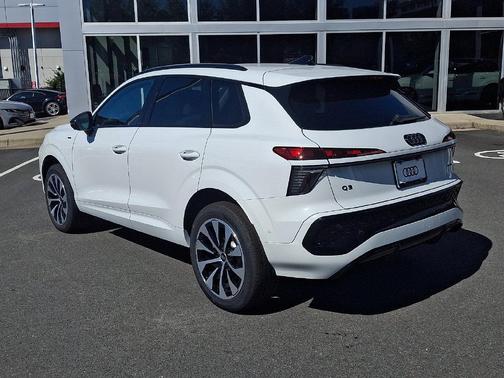 Glacier White Metallic 2026 Audi Q3 TFSI quattro S tronic