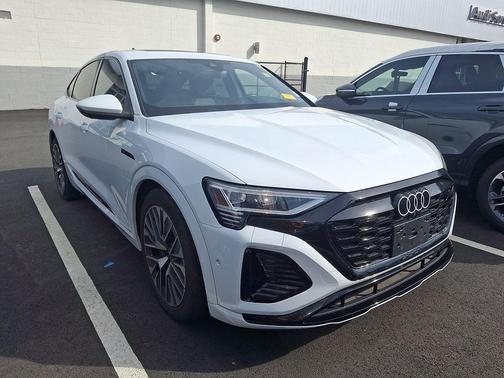 Glacier White Metallic 2024 Audi Q8 e-tron Premium Plus