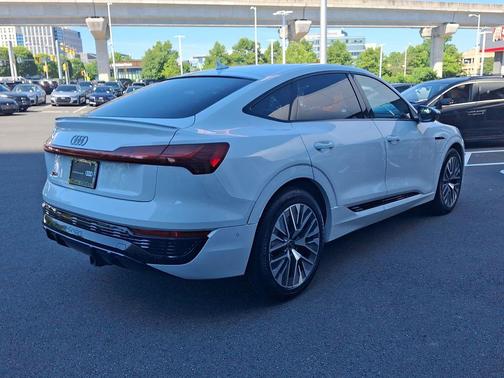 Glacier White Metallic 2024 Audi Q8 e-tron Premium Plus